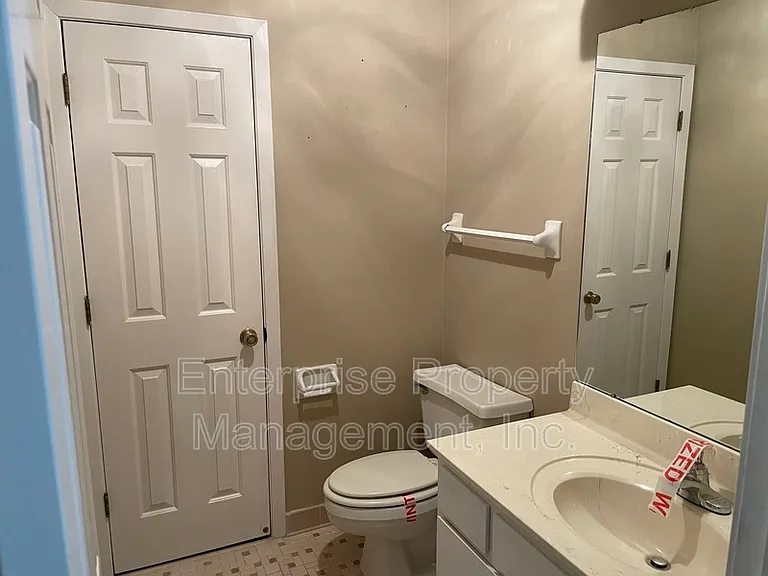 384 Sherburne Cv — Photo 12