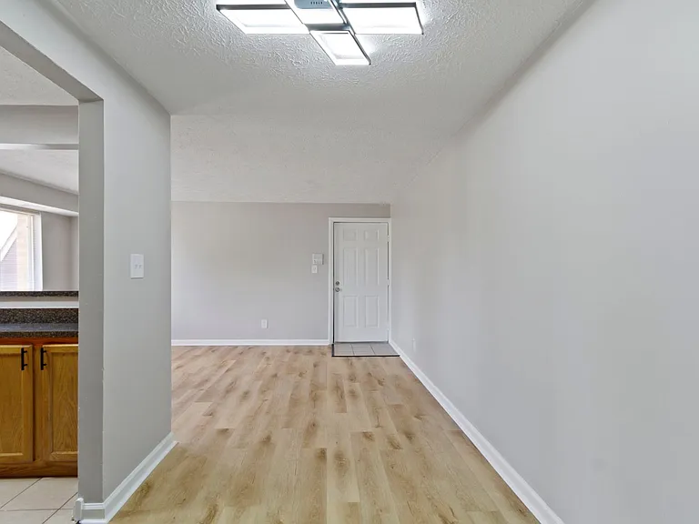 The Vistas Apartment Homes — Photo 15