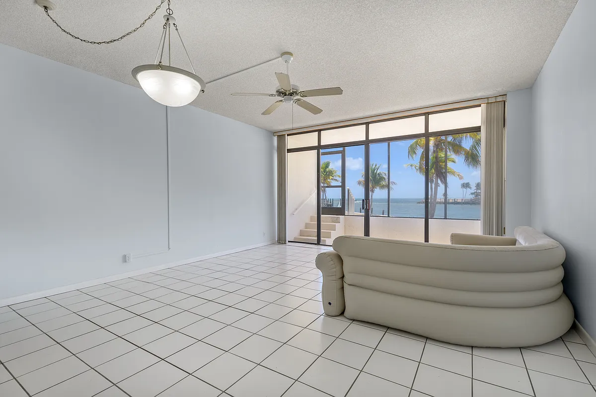 Building Photo - 2000 Coco Plum Dr #106