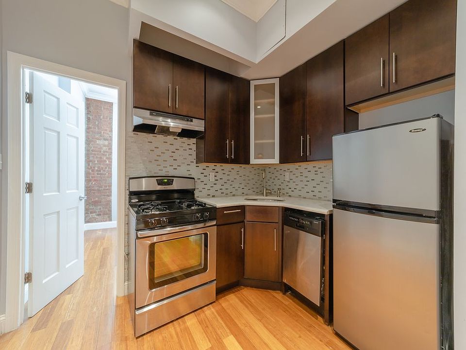 1st image of 27 E 7th St #W