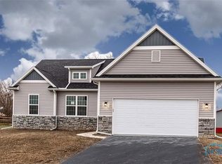 6555 Wesley Dr, Walbridge, OH 43465