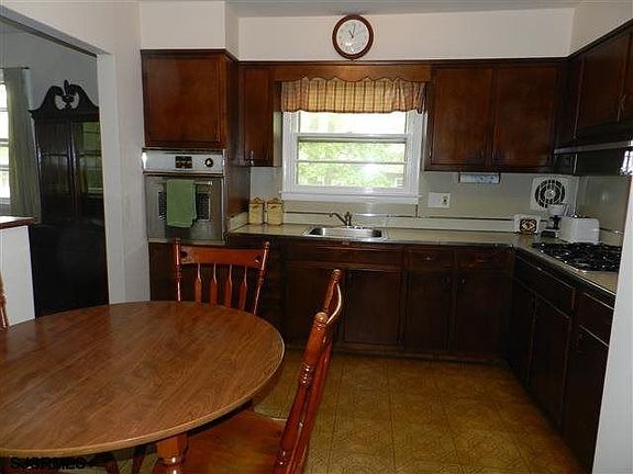 4th image of 808 Marlborough Ave
