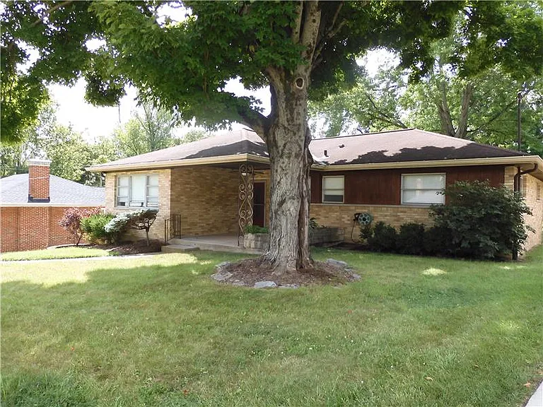 303 Birchwood Dr — Photo 2