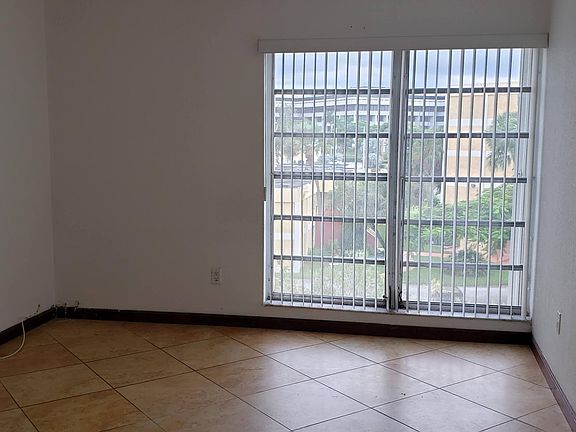 4th image of 9270 Fontainebleau Blvd APT 402