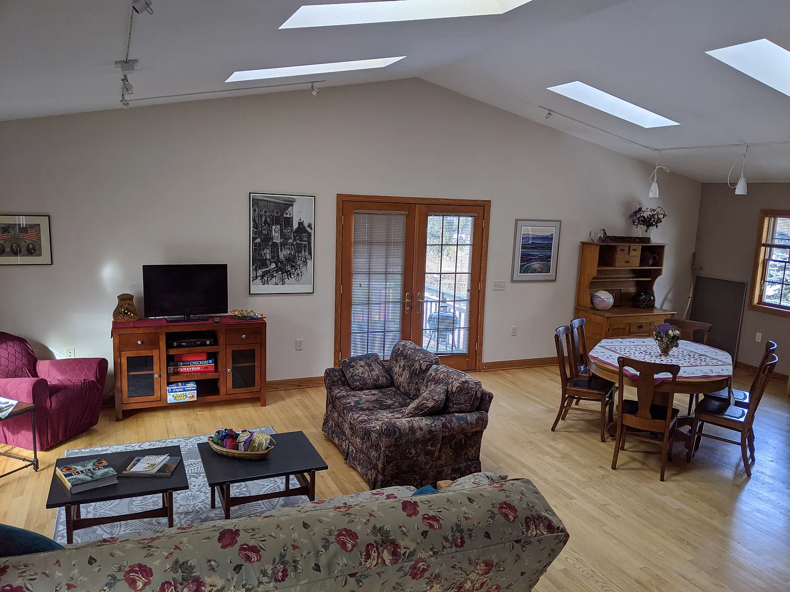 2 bed, 1200 sqft, $1,800 — Photo 1