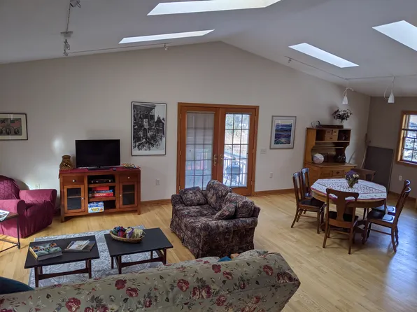 510 Kettle Moraine Dr S, Slinger, WI 53086