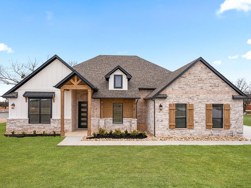 The Hefner is a beatiful one-story floor plan.