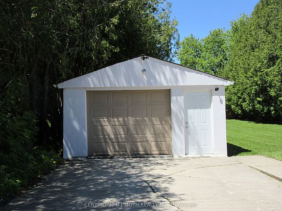 5th image of 31 River Dr
