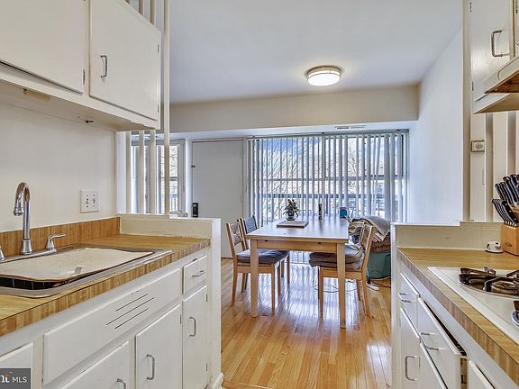 3rd image of 4951 Americana Dr #E