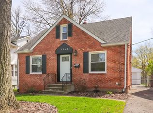 1563 Winchester Rd, Lyndhurst, OH 44124