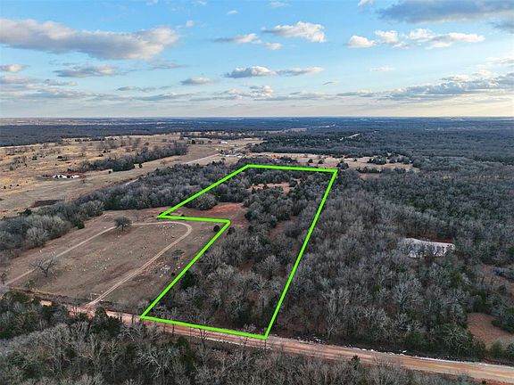 2nd image of 8 E 134th Rd