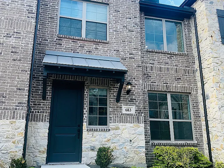 683 Vista Oaks Rd — Photo 1
