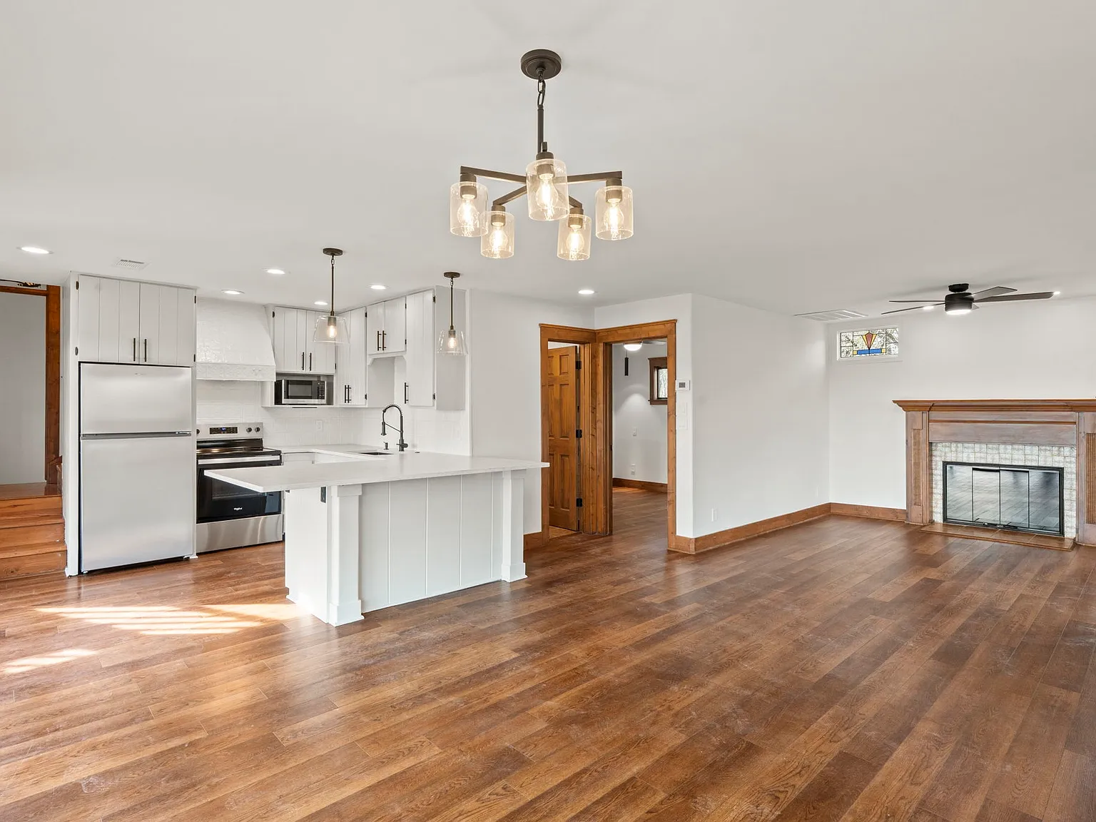 3 bed, 1400 sqft, $3,300 — Photo 3