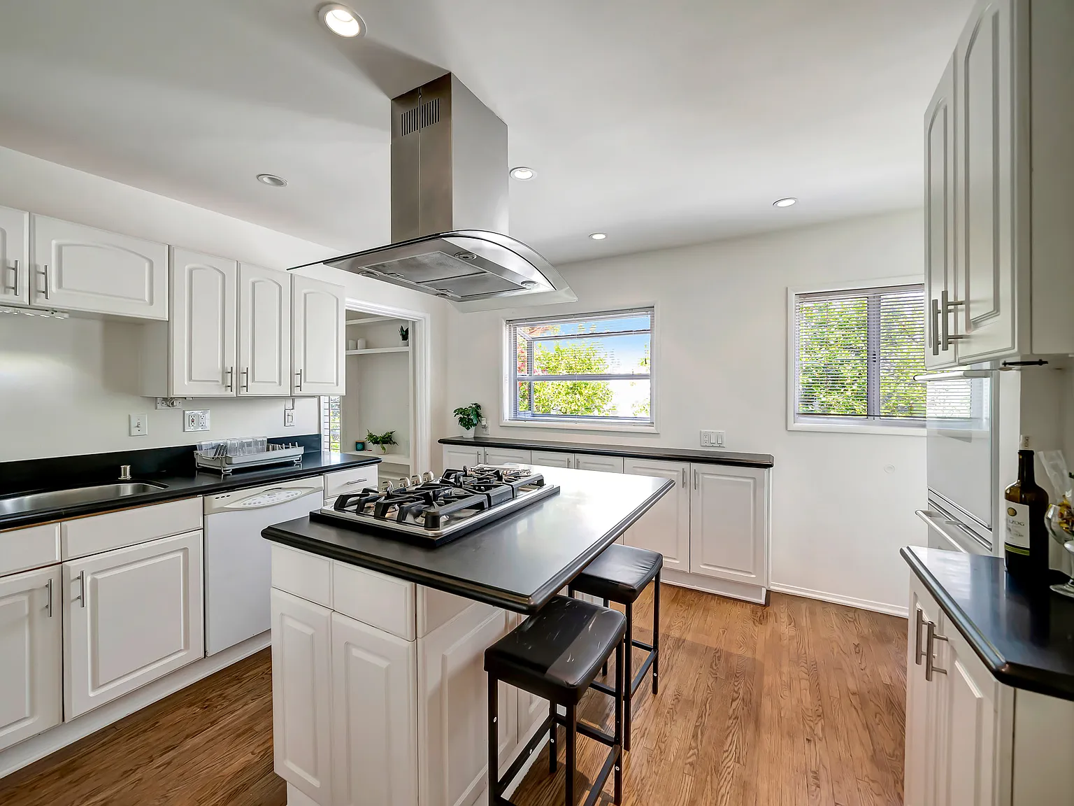 8750 Ashcroft Ave — Photo 4