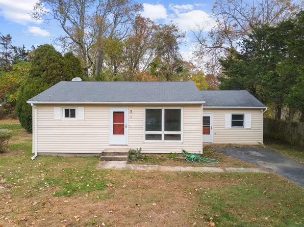 8 Highland Drive, Clinton, CT 06413