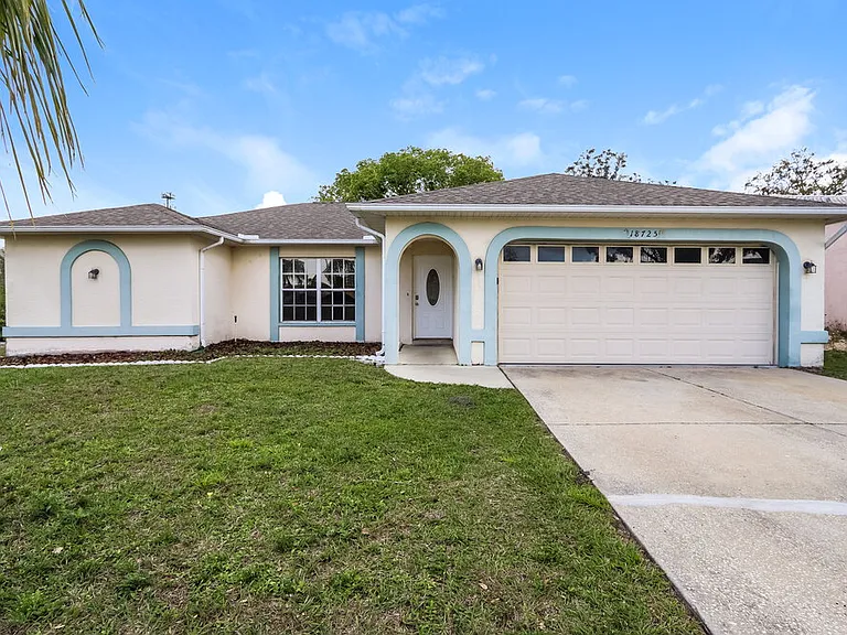18725 Parade Rd — Photo 1