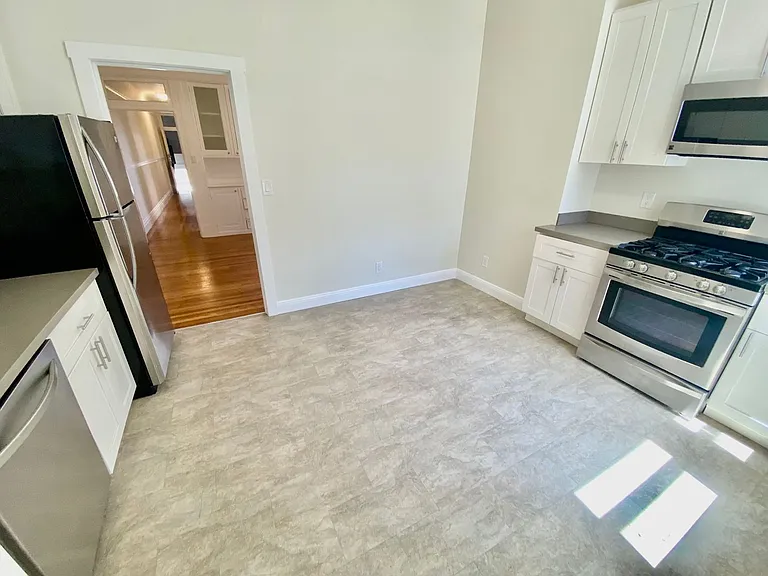 1081 Natoma St — Photo 6