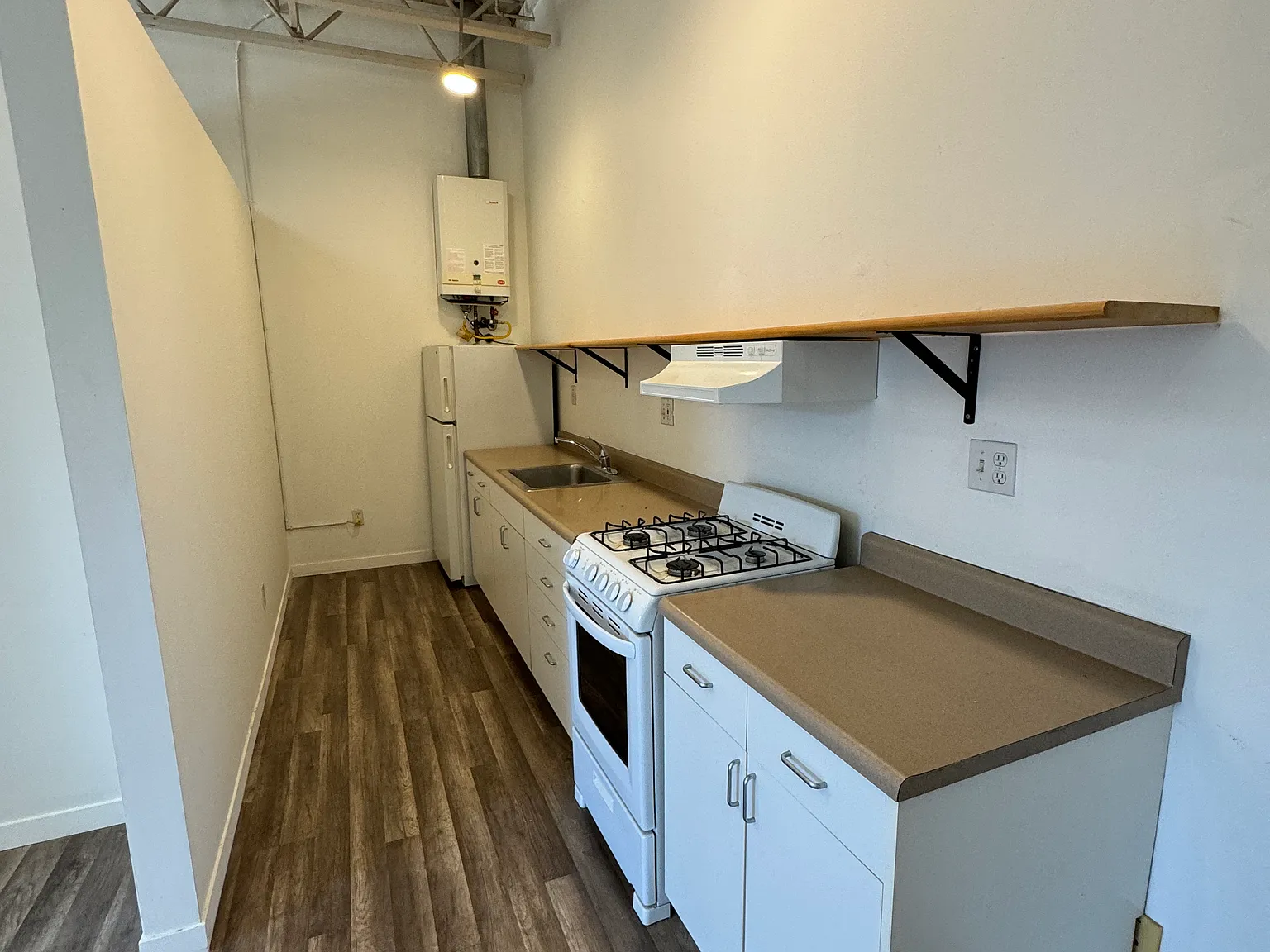 Studio, 600 sqft, $2,150 — Photo 3
