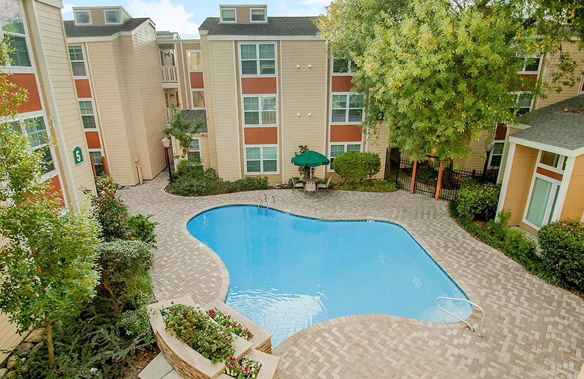 Building Photo - Turtle Creek