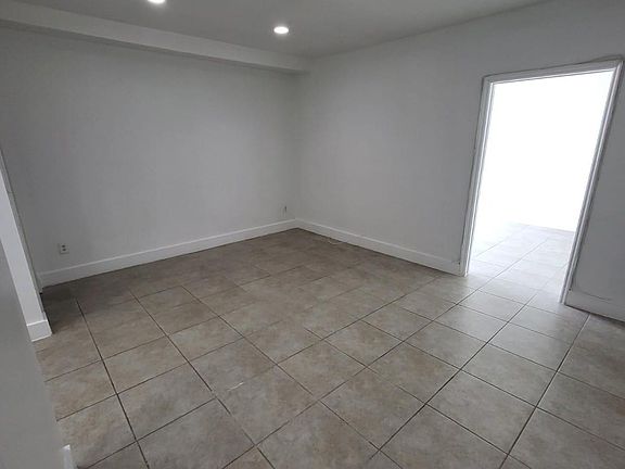 5th image of 2332 NE 2nd Ave #2