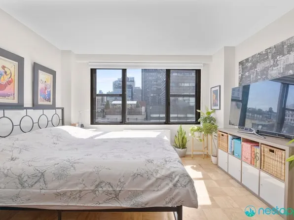 7 East 14th Street image 8 of 12