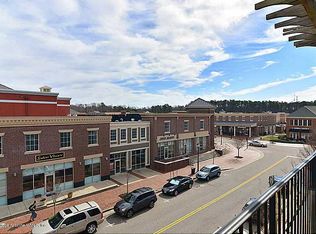 5111 Center St APT 3B, Williamsburg, VA 23188