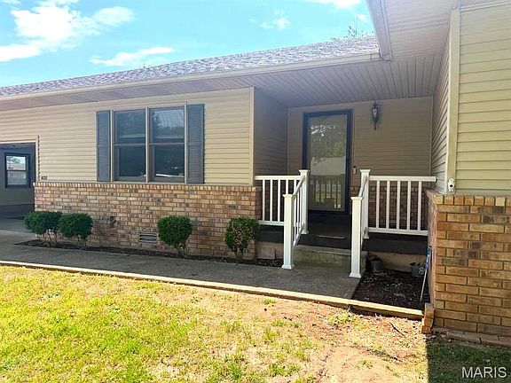 3rd image of 400 Farmers Ln