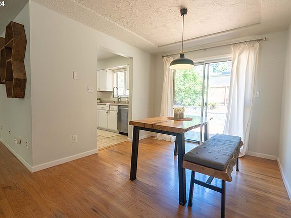 5th image of 3502 NE 39th St