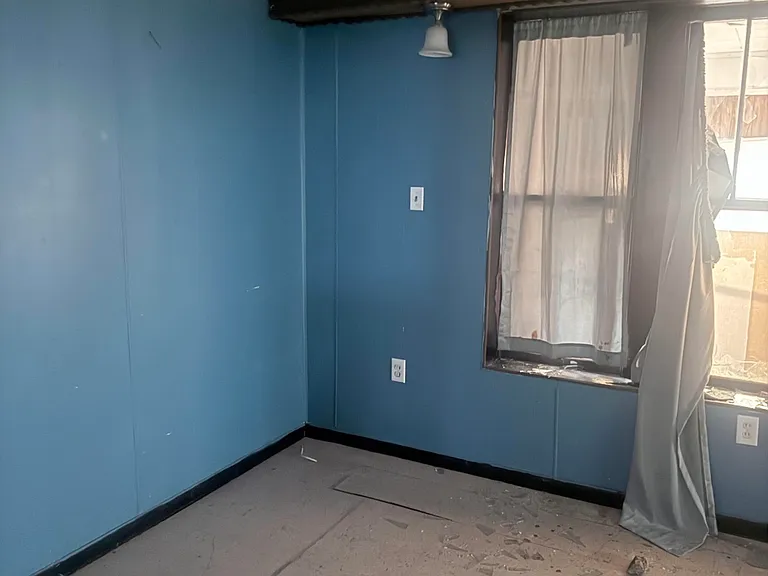 715 W Cushing St — Photo 5