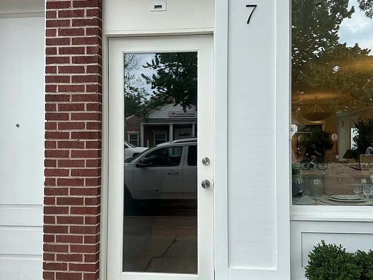 7 Newtown Ln — Photo 3