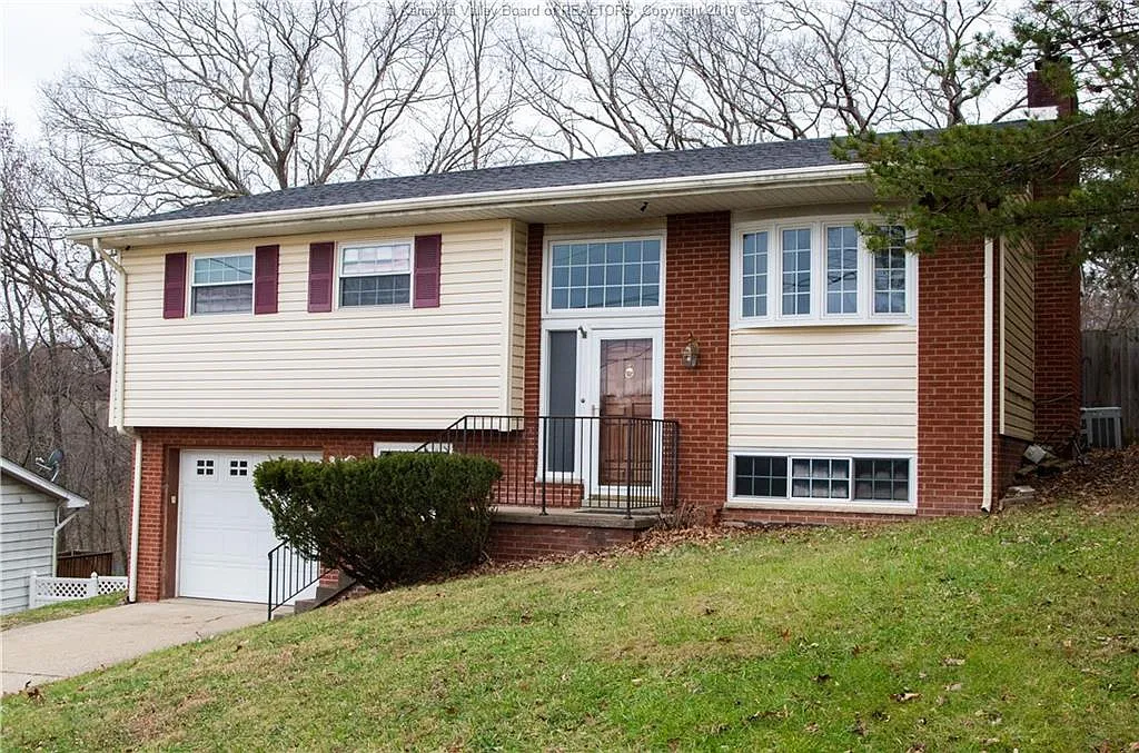 1407 Lyndale Dr photo 1