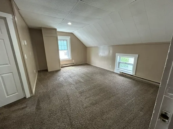 564 Plymouth Ave APT 3R, Fall River, MA 02721