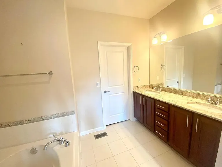 7877 Vallagio Ln — Photo 9