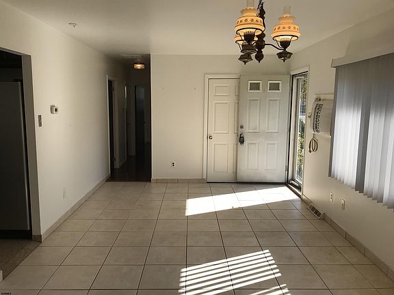 4th image of 253 W Donna Dr
