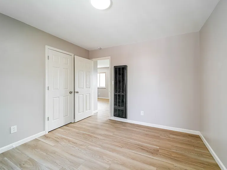 1075 Oak St — Photo 39