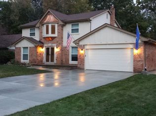 44121 Winthrop Dr, Novi, MI 48375