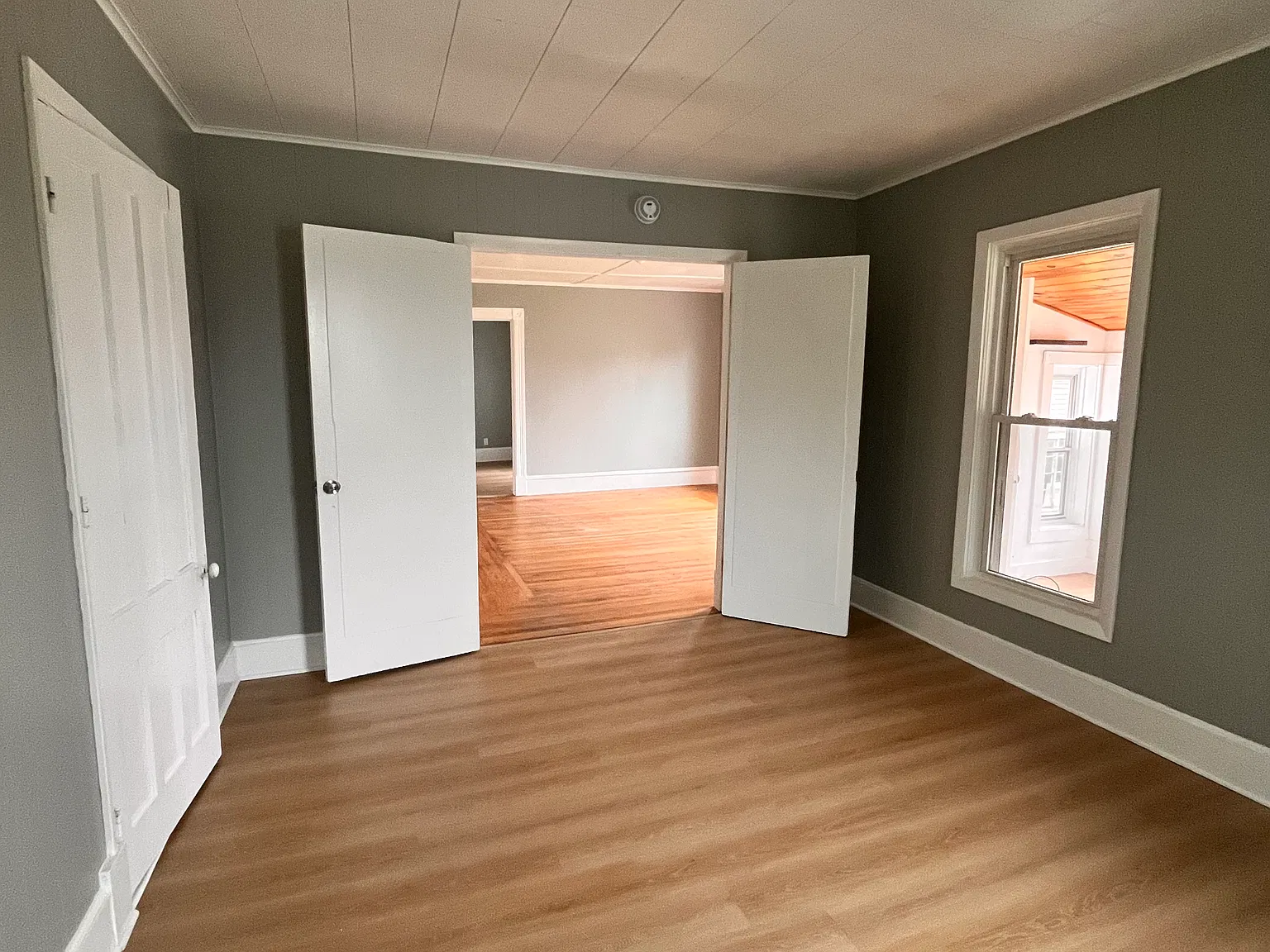 3 bed, 1155 sqft, $1,300 — Photo 1