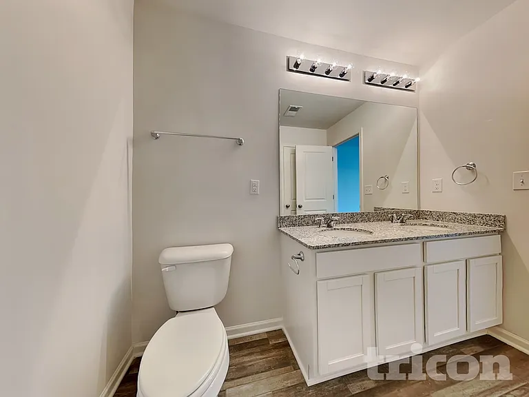 210 Coventry Ct — Photo 10
