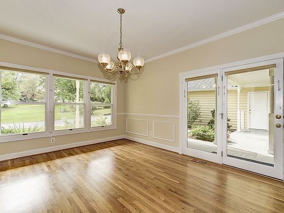 Dining w/Access to Breezeway