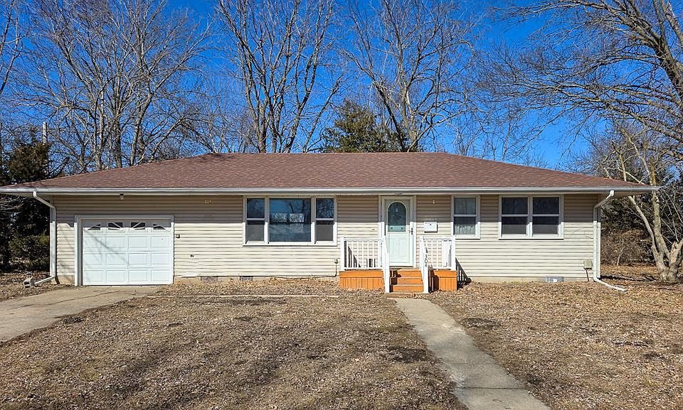 1st image of 304 Hillcrest Dr