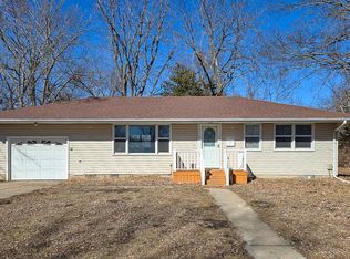 304 Hillcrest Dr, Kirksville, MO 63501