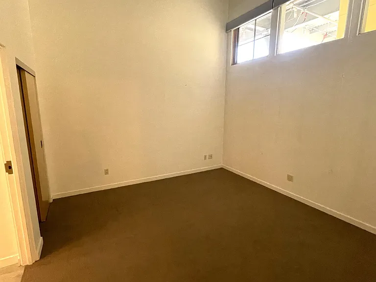 231 Robinson St #202 — Photo 6
