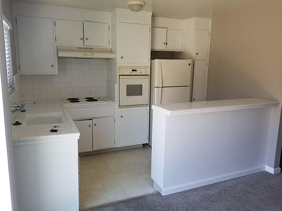 5th image of 200 Towne Ter APT 14