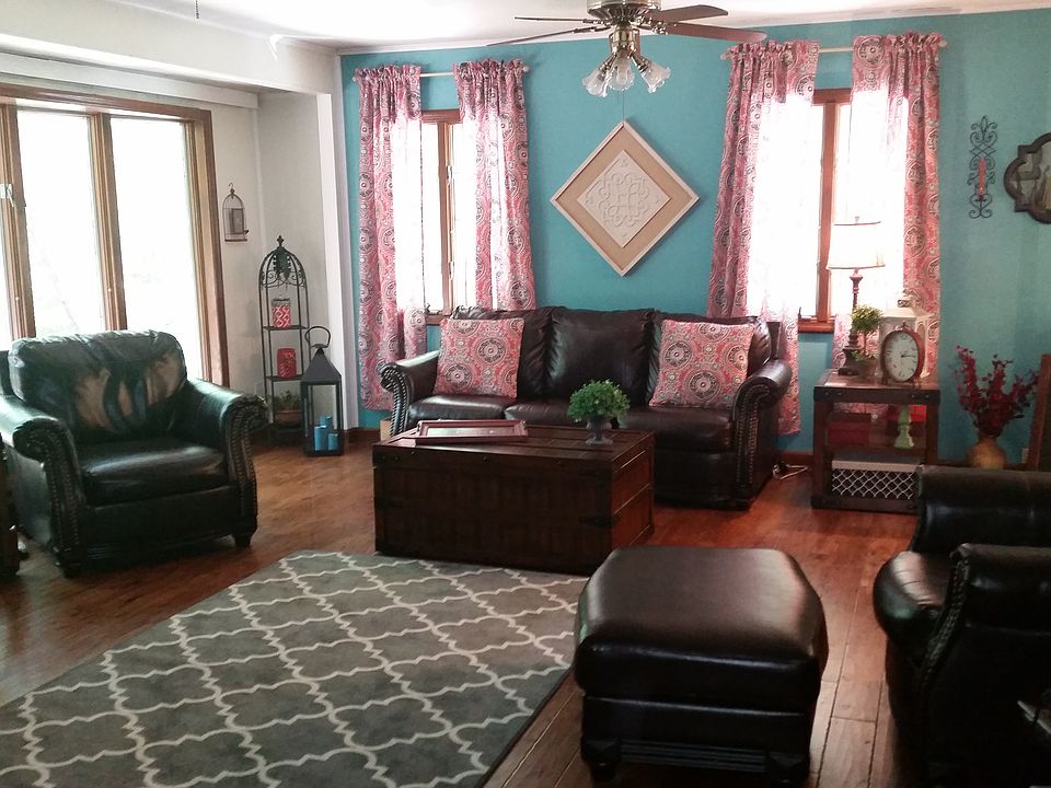 1st image of 161 Meadow Dr