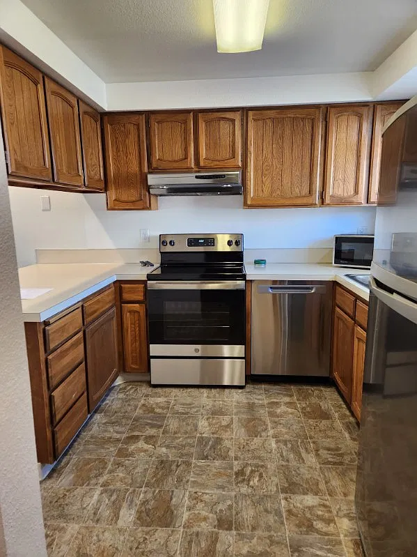 2 bed, 1.5 bath, 1100 sqft, $1,575 — Photo 4