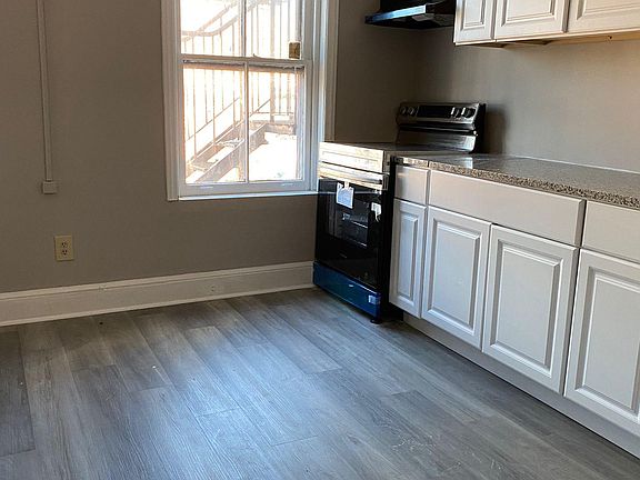 2nd image of 833 N Washington St #4