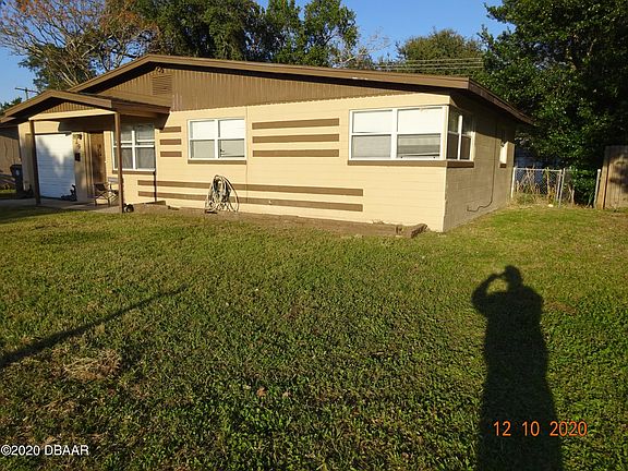 2nd image of 829 Lewis Dr