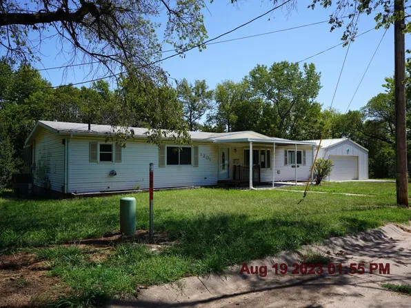 1201 S B St, Wellington, KS 67152