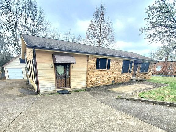 3rd image of 18 Roberts Ln