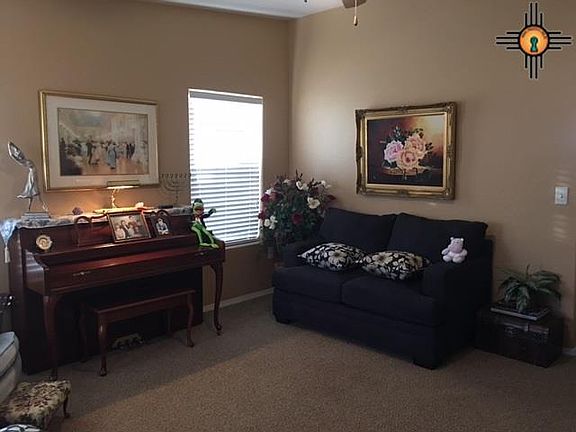 4th image of 225 E Crestwood Ct